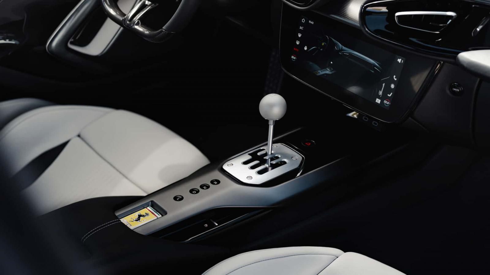 Ferrari 12Cilindri Manuale: Με συμπλέκτη, λεβιέ αλλά είναι & αυτόματη 